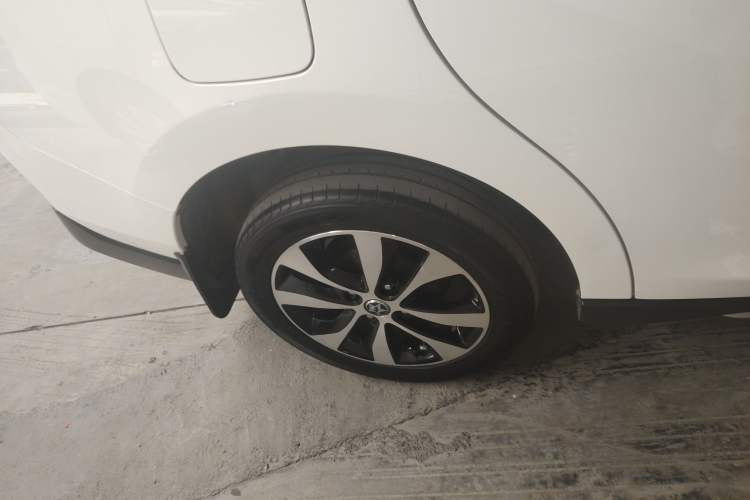 Used Venucia M50V 2017 1.6L XL CVT Luxury Edition