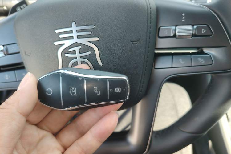 Used BYD Qin L 2025 DM-i Smart Drive 120KM Leading Model
