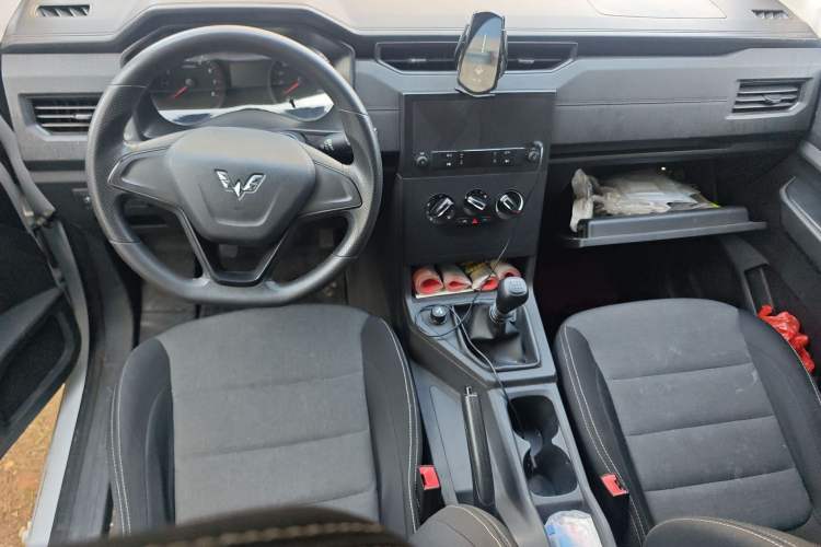 Used Wuling Hongguang PLUS 2020 1.5L Manual Standard Edition 5 Seats Center Console