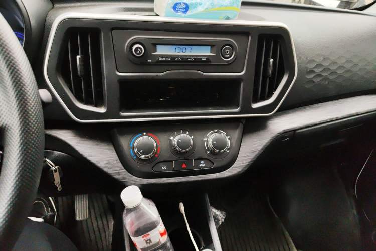 Used Chana Ruixing EM80 2025 Passenger Version Comfort Edition 6-Seater 300 km Dual-Swing Doors