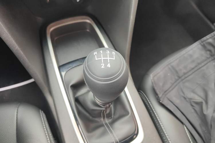 Used Chevrolet Cavalier 2016 1.5L Manual Xinyue Edition Gear Lever