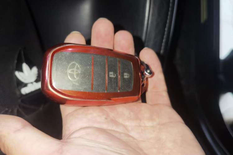 Used Toyota RAV4 2016 2.0L CVT Two-Wheel Drive Smart Edition China V Standard Vehicle Key