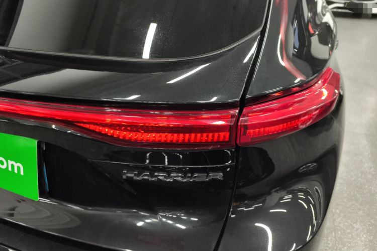 Used Toyota Harrier 2022 2.0L CVT Two-Wheel Drive Deluxe Edition