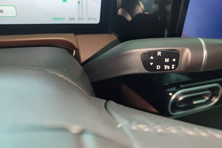 Used Leapmotor C01 2023 525 Comfort Edition Gear Lever