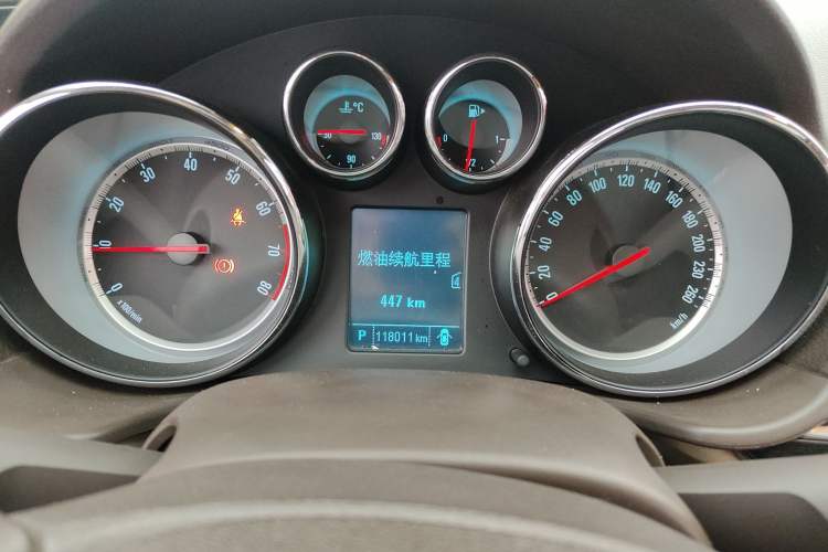 Used Buick Regal 2014 2.0L Leading Fashion Edition Odometer Close Up