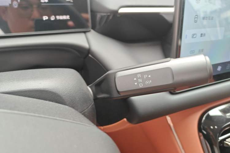 Used AION V 2024 Aion Tyrannosaurus 520 Executive Edition Gear Lever