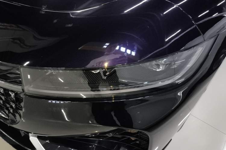 Used VOYAH PASSION 2024 PHEV Four-Wheel Drive Ultra-Long Range Flagship Model Left Front Headlight