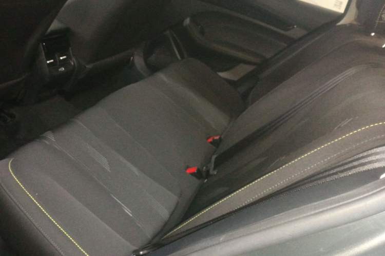 Used Roewe i5 2021 1.5L CVT Platinum Edition Left Rear Seat