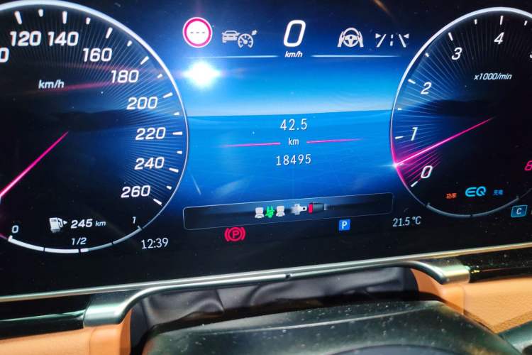 Used Mercedes-Benz S-Class 2022 S 450 L 4MATIC Odometer Close Up