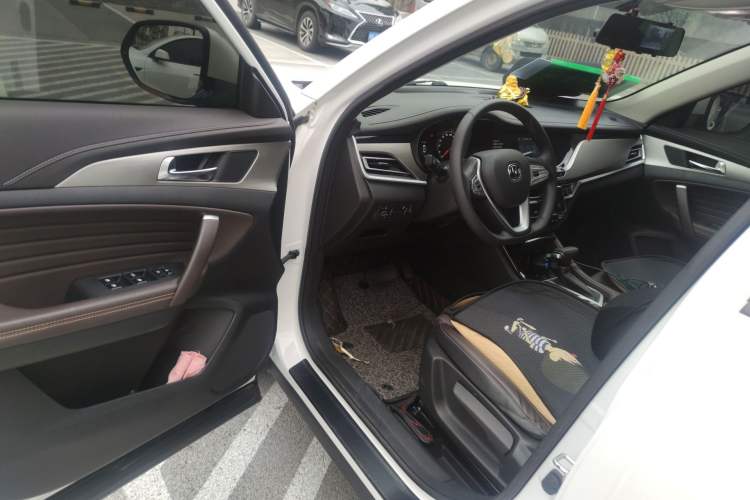 Used CHANGAN CS35PLUS 2019 1.6L Automatic Yue Lian Upgrade Edition Driver Seat