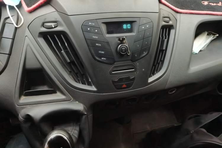 Used Ford Transit 2019 2.0T Diesel Multi-Purpose Commercial Vehicle Short Wheelbase Low Roof 6-Seater China VI Standard
