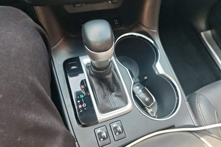 Used Toyota Highlander 2018 2.0T Four-Wheel Drive Luxury Edition 7 Seats China V Emission Standard