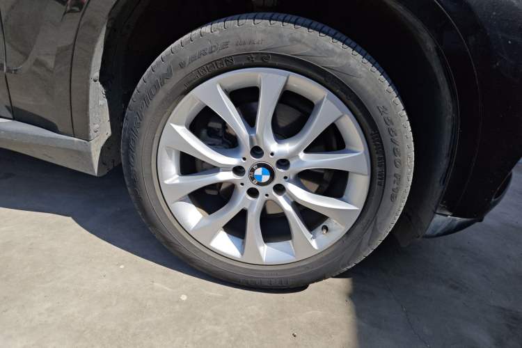 Used BMW X5 2017 xDrive28i Right Front Wheel Hub