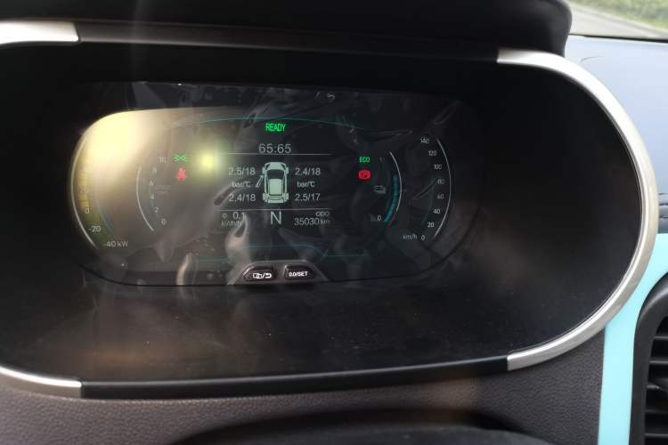 Used Chery QQ Little Ant 2021 200 000-Yuan Ant Fan Edition Talent Version NMC Battery 408 km续航 Odometer Close Up