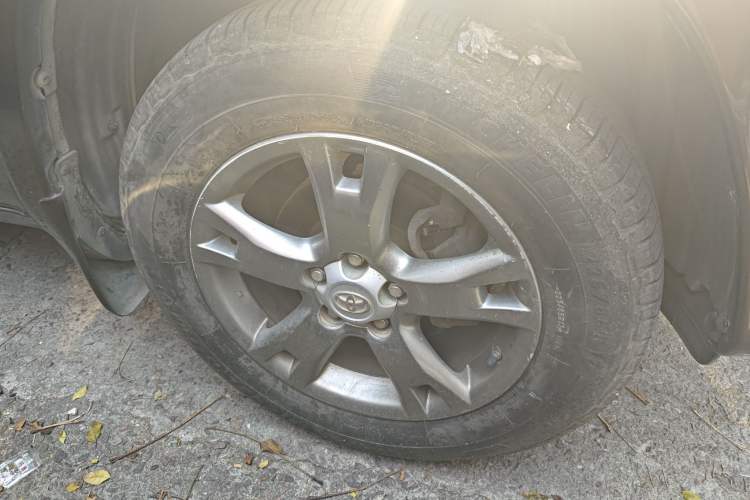 Used Toyota RAV4 2012 Luxurious Edition 2.0L Automatic All-Wheel Drive
