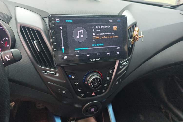 Used Hyundai Veloster 2015 1.6T Automatic Luxury Edition Audio And AC Panel