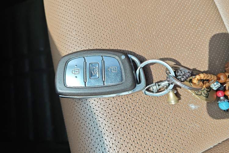 Used Hyundai Tucson 2015 1.6T Dual-Clutch Two-Wheel-Drive Leading Model Vehicle Key