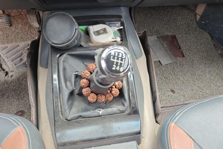 Used Great Wall Wingle 5 2013 2.0T European Version Two-Wheel Drive Elite Edition 6MT Compact Double-Cab GW4D20B
