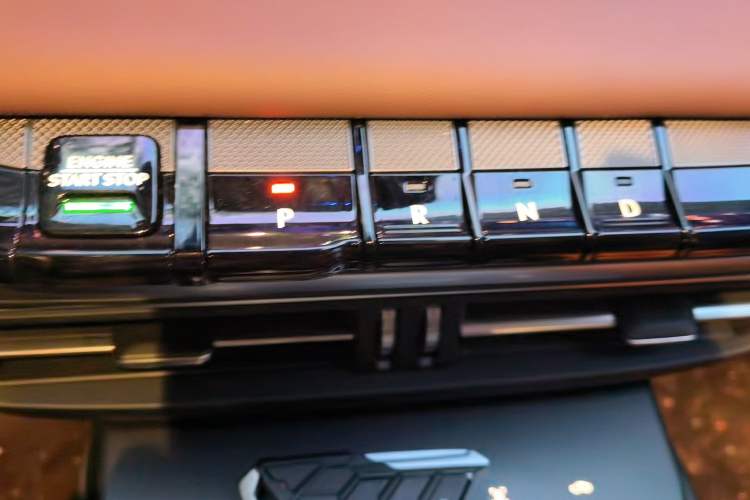 Used Lincoln Z 2024 2.0T Two-Wheel Drive Luxury Hybrid Version Gear Lever