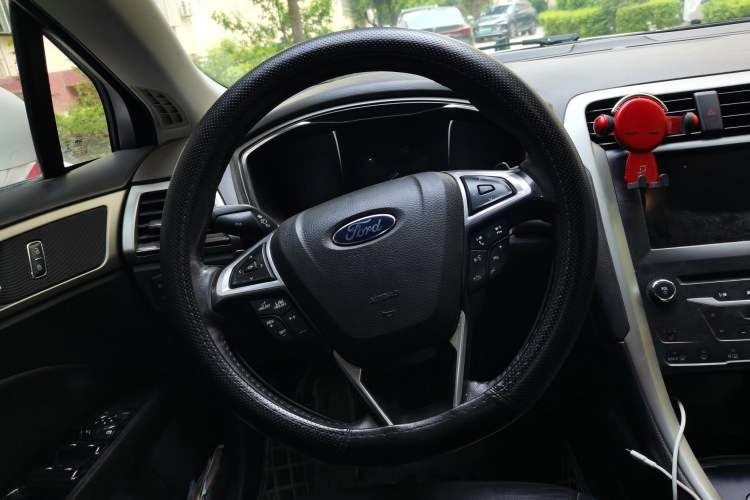 Used Ford Mondeo 2013 2.0L GTDi 200 Luxury Model Steering Wheel