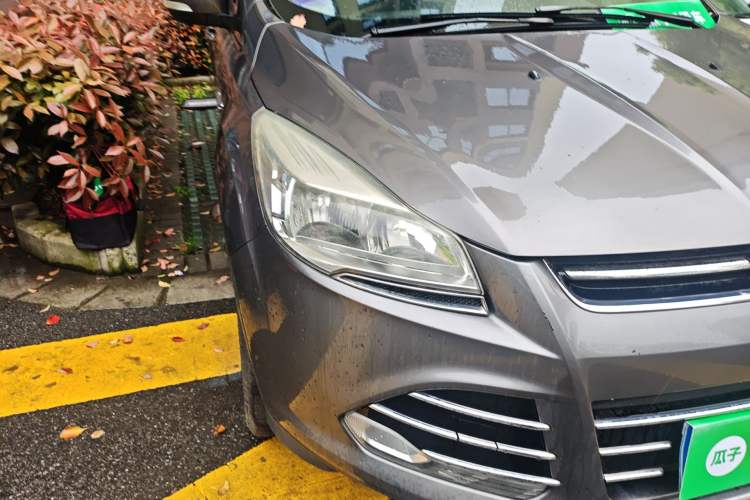 Used Ford Kuga 2013 2.0L GTDi Four-Wheel-Drive Elite Model Right Front Headlight