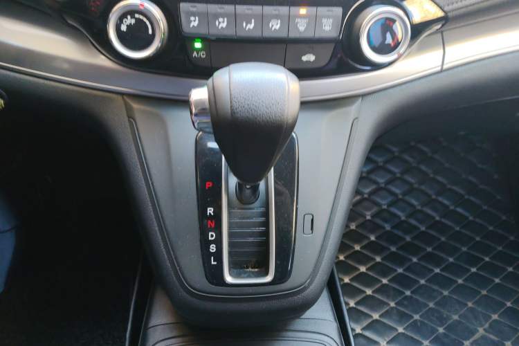 Used Honda CR-V 2015 2.0L two-wheel drive urban version