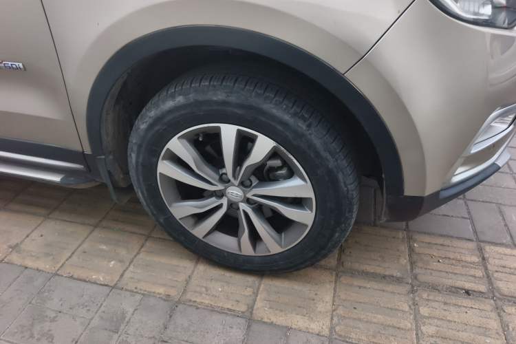 Used Geely Auto Emgrand X7 Sport 2016 1.8TD Automatic All-Wheel-Drive ZhiZun Edition Right Front Wheel Hub