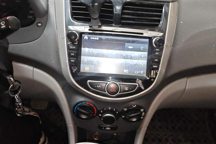 Used Hyundai Verna (older generation) 2010 Sedan 1.4L Automatic Comfort Model GS
