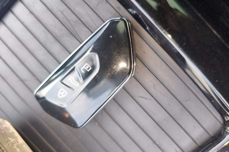 Used Volkswagen ID.6 CROZZ 2022 Long-Range PRO Edition Vehicle Key