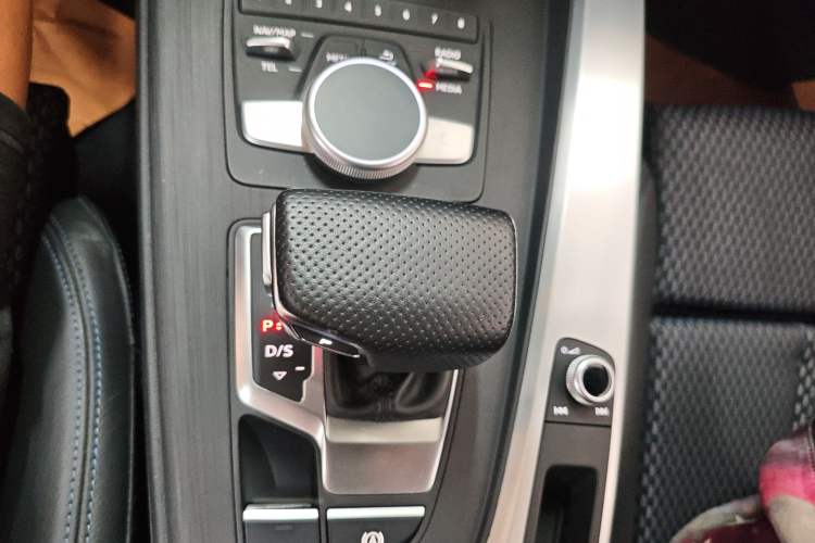 Used Audi A4L 2018 30th Anniversary Edition 40 TFSI Sport Edition Gear Lever