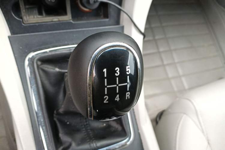 Used Geely Auto Emgrand 2016 Sedan 1.5L Manual Luxury Model Gear Lever