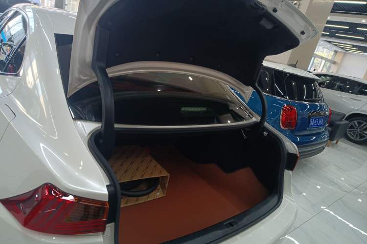 Used Lexus IS 2017 300 FENGSHANG Edition
