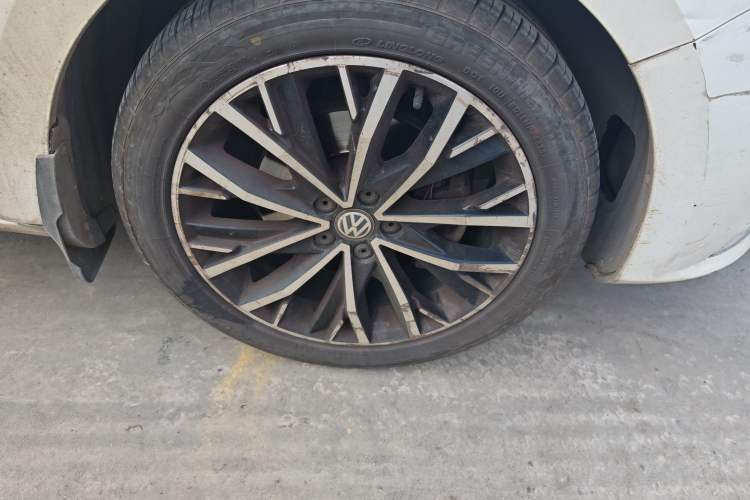 Used Volkswagen Bora 2016 230TSI DSG Luxury Version Right Front Wheel Hub