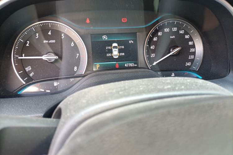 Used Buick GT 2017 18T Dual-Clutch Elite Model Odometer Close Up