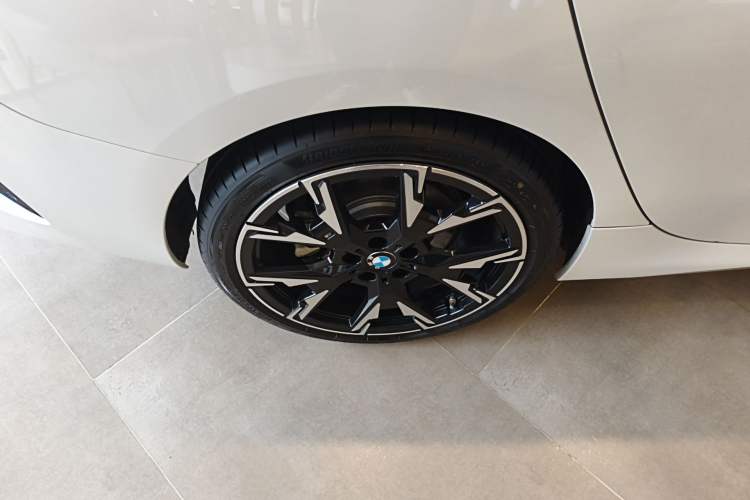 Used BMW 2 Series 2025 225L M Sport Night Edition Package Right Rear Wheel Hub
