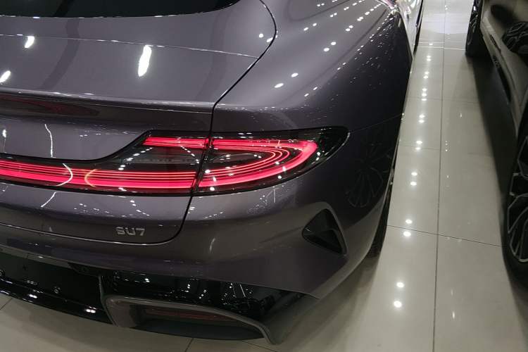 Used Xiaomi Auto SU7 2024 Rear-Drive Long-Range Intelligent Driving Version Exterior 3