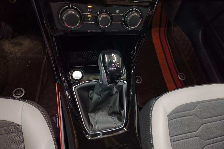 Used Volkswagen Tharu 2025 New Sharp 1.5L Ambitious Edition Gear Lever