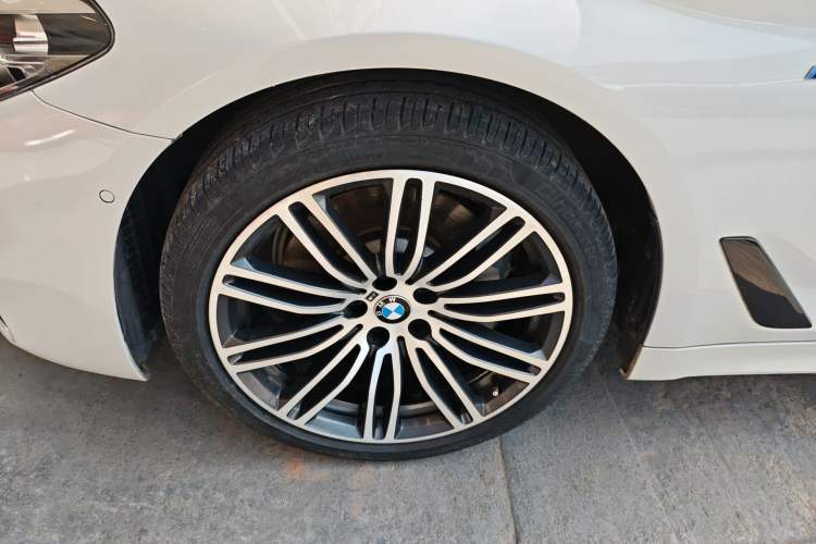 Used BMW 5 Series 2019 530Li Leading Model M Sport Package Left Front Wheel Hub