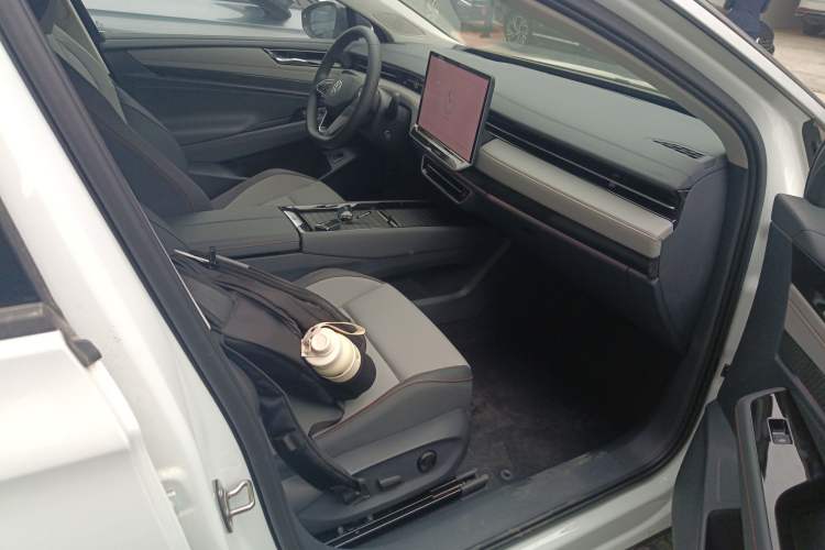 Used Volkswagen ID.7 VIZZION 2024 AIR model Right Front Seat