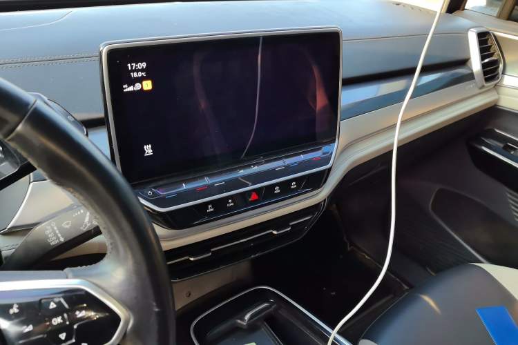 Used Volkswagen ID.6 CROZZ 2021 Long-Range PURE+ Edition Audio And AC Panel