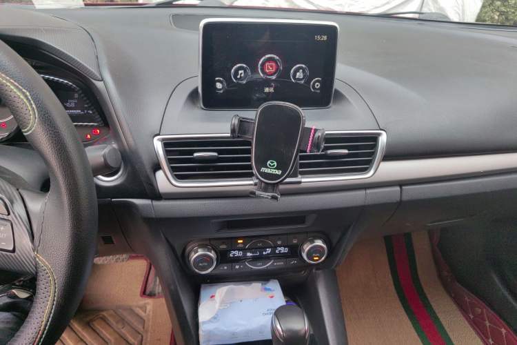 Used Mazda 3 Axela 2014 Sedan 1.5L Automatic Prestige Model