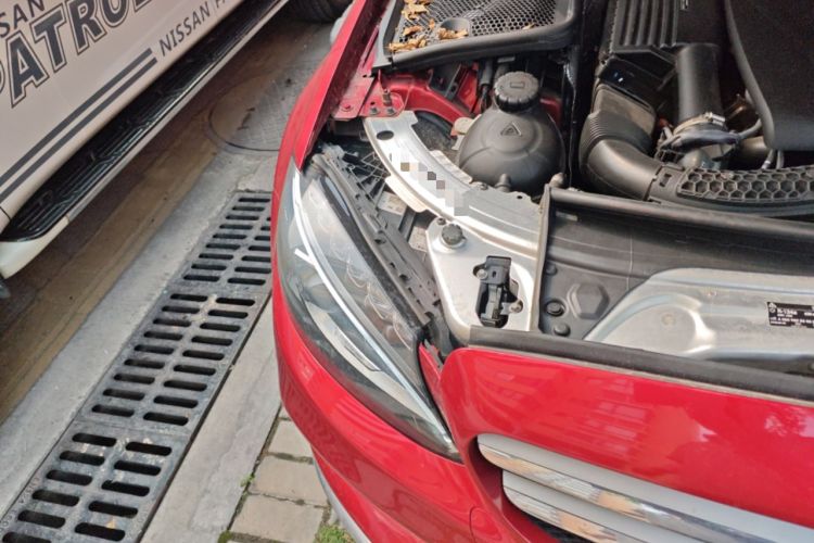 Used Mercedes-Benz C-Class 2018 C 180 L Fashion Edition Sport Version Right Front Headlight