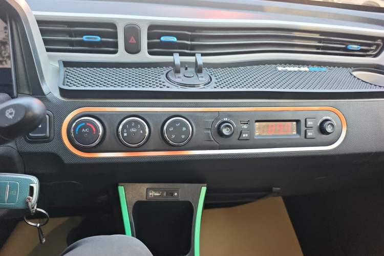 Used Wuling Hongguang MINIEV 2020 Enjoyment Model Lithium Iron Phosphate Audio And AC Panel