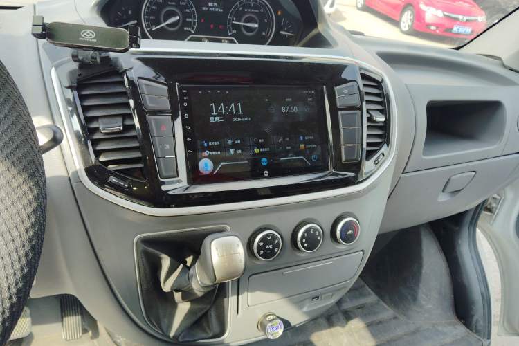 Used SAIC MAXUS Xintu V80 2023 2.0T Manual Classic City Delivery King Short Wheelbase Ultra-Low Roof 3-Seater
