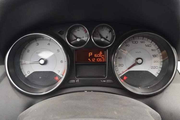 Used Peugeot 308 2014 Enjoy Edition Classic 1.6L Automatic Premium Model Odometer Close Up