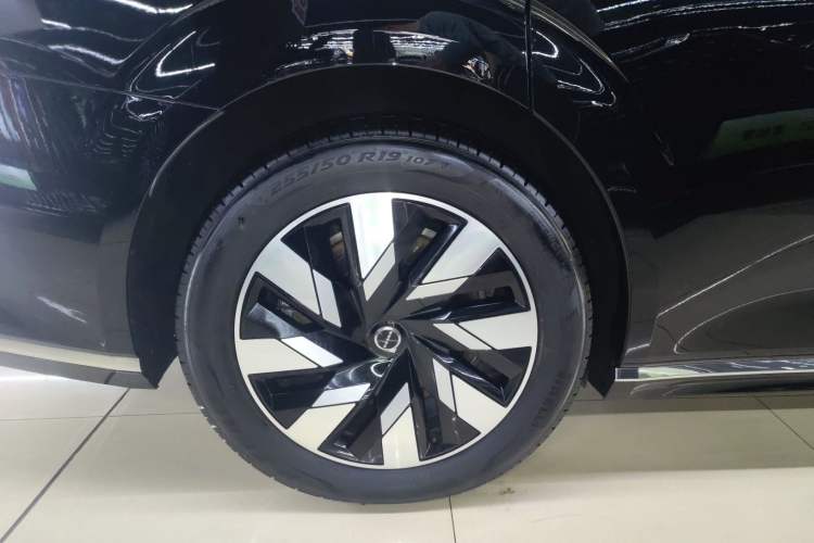 Used Volvo EM90 2025 Ultra Six-Seater Exterior 5