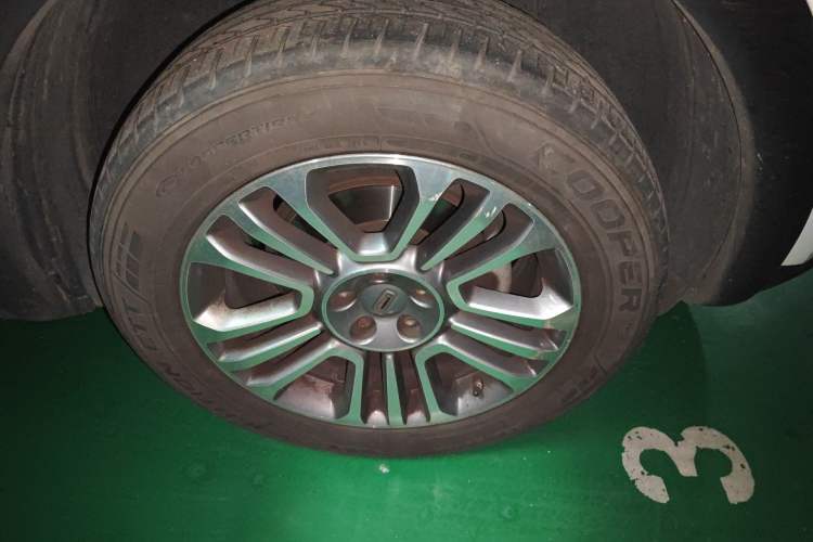 Used Qoros 5 2017 1.6T Automatic Prestige Model Right Front Wheel Hub