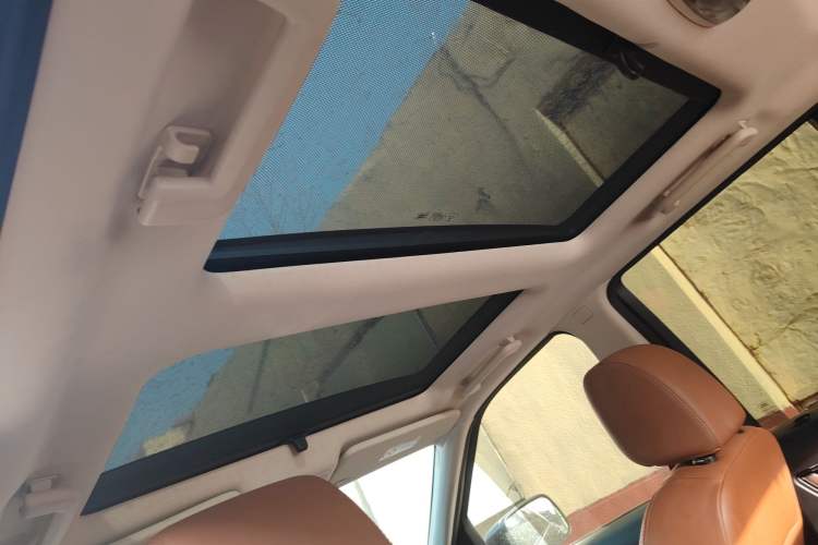 Used Land Rover Freelander 2 2015 2.0T Si4 HSE Luxury Collector's Edition Headliner