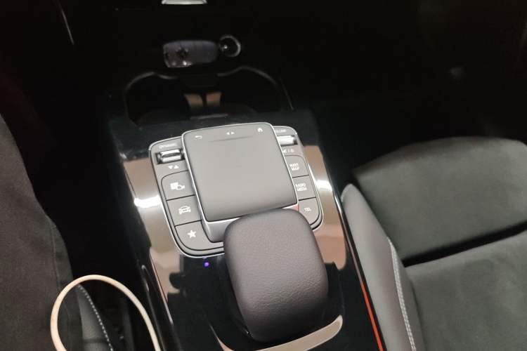 Used Mercedes-Benz A-Class 2022 Revised Version A 200 L Sport Sedan Fashionable Style