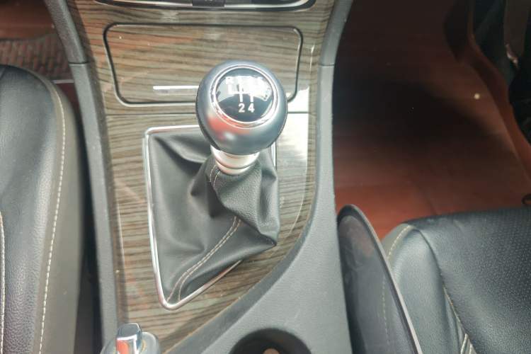 Used Zotye T600 2014 1.5T Manual Luxury Model Gear Lever